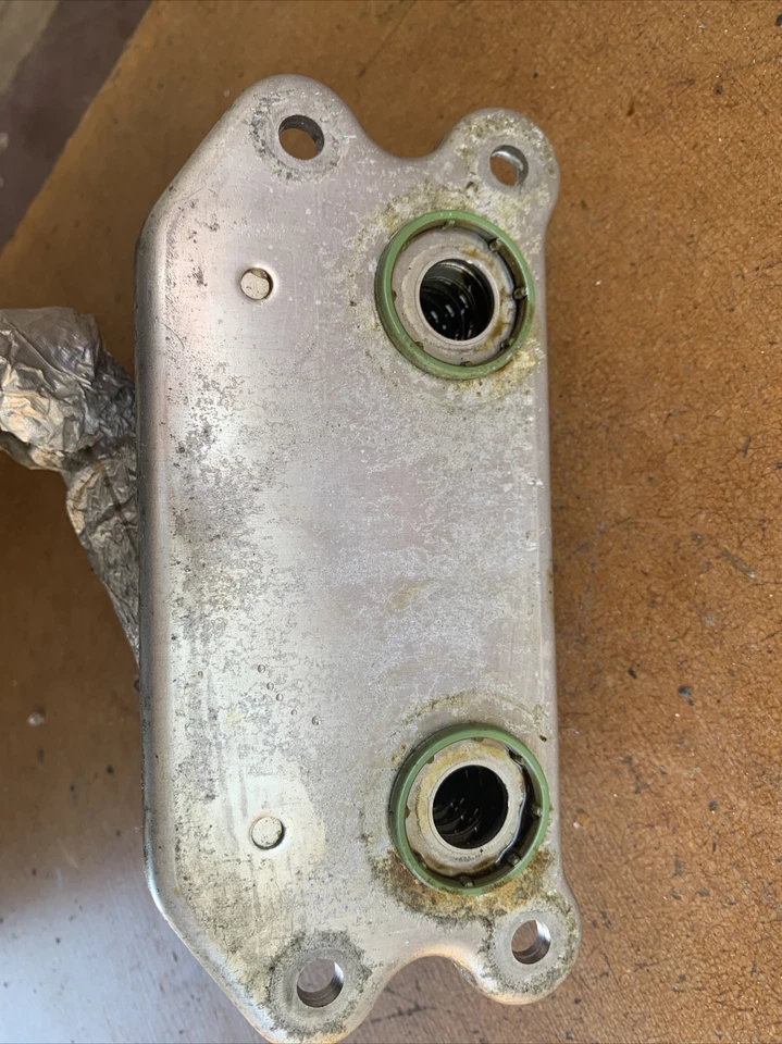 2008 - 2013 沃尔沃 C30 C70 2.5 升 T5 机油冷却器 31201909 原始设备制造商 — 第 3/4 张图片