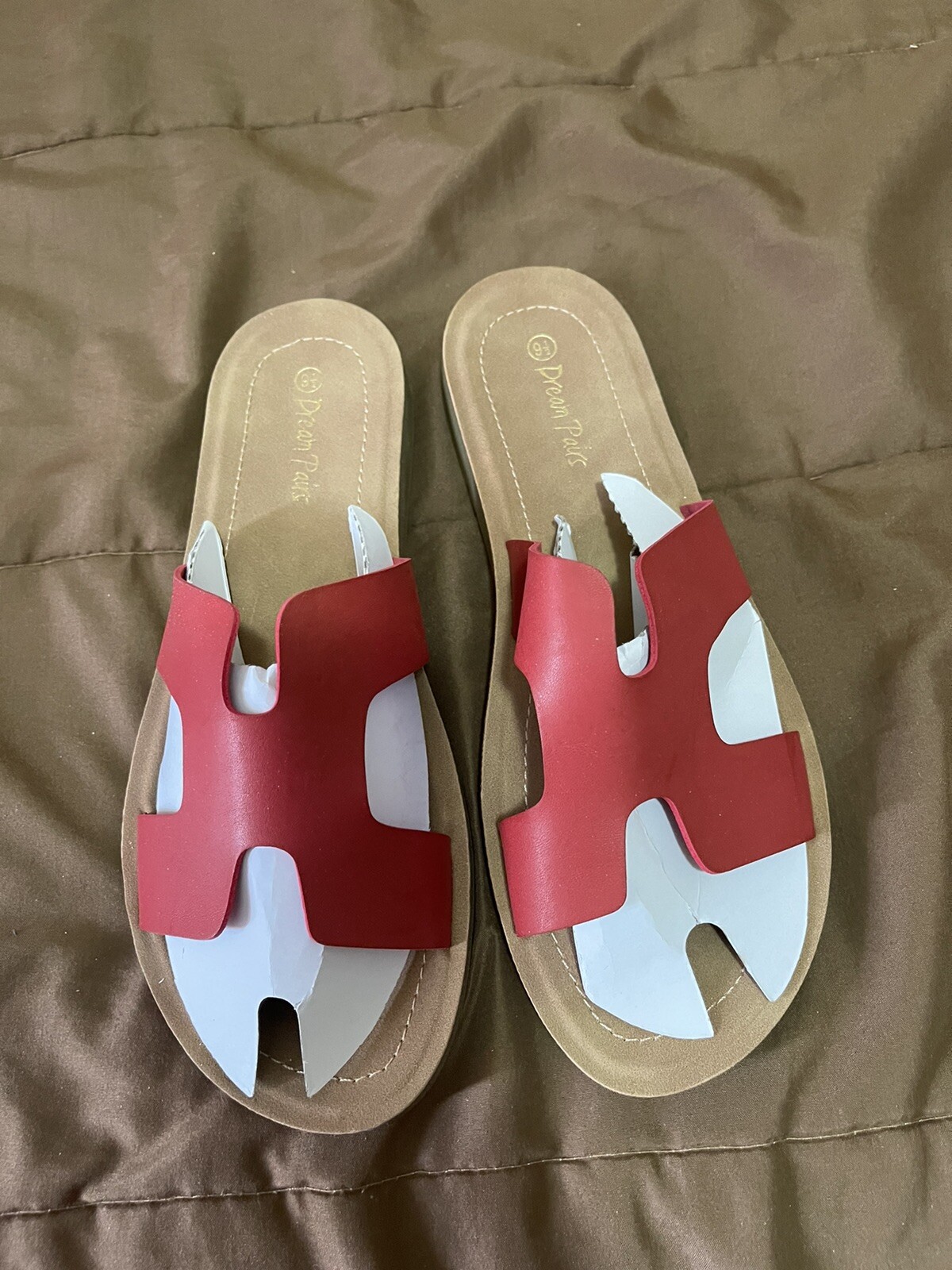 NWT Women's Size 9 Red Sandals Perfect for Summer Style