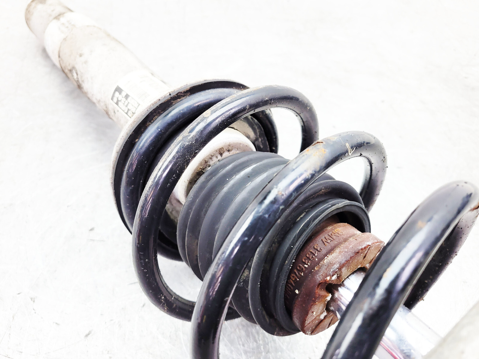 Genuine BMW 6 Series E63 E64 Front Drivers Right Shock Absorber 