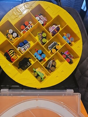 Thomas The Tank Engine Mini Trains x 14 mit Tragecontainer und Gleis Konvolut