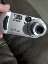 Sony Cyber-Shot 3.2 DSC-P71 Mega Pixels Digital Camera w/memory card - WORKS