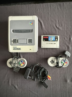 SNES - Super Nintendo Konsole mit 2 Controller + Super Mario World 