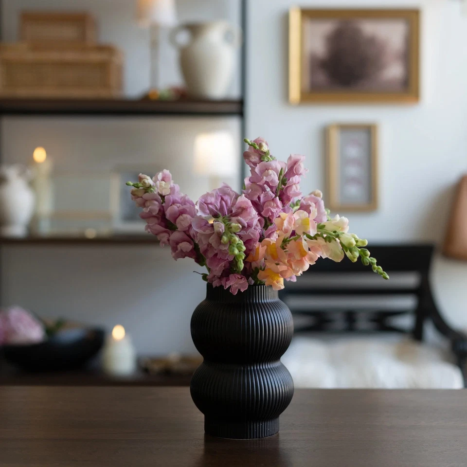 Jarrón de mesa con diseño de burbujas de cerámica negra de 7,09" Foto 2 de 4