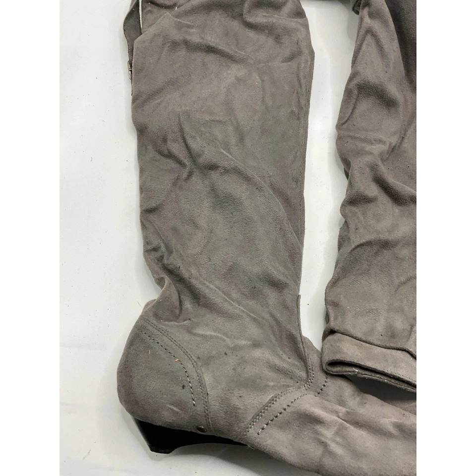 Botas BAKERS Hayden cinza camurça desleixada joelho alto fivela salto cunha tamanho 8B - Imagem 2 de 4