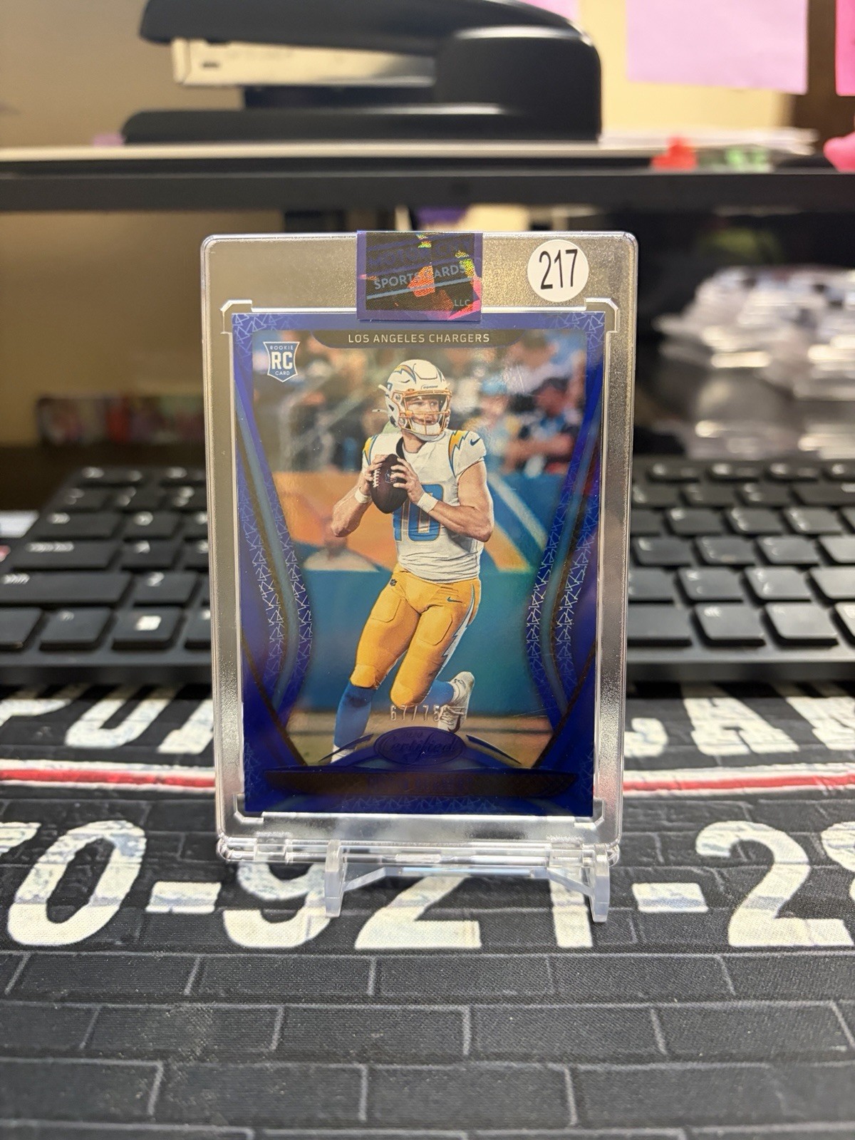 JUSTIN HERBERT  2020 Panini Certified MIRROR  Blue ROOKIE CARD /75  Chargers 🔥