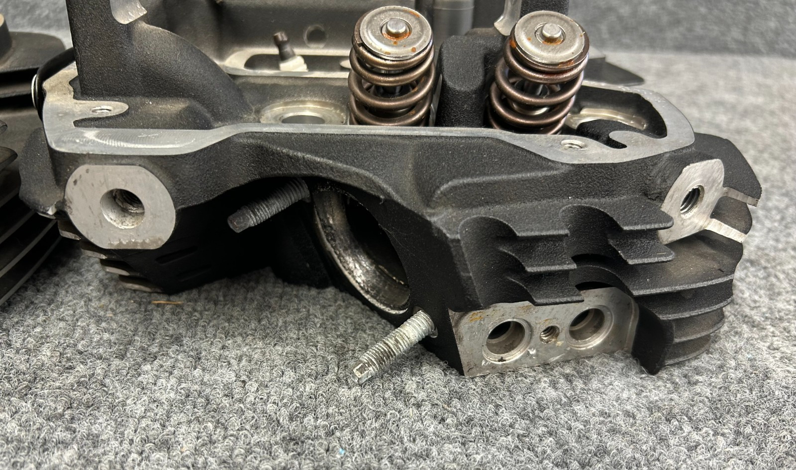 OEM HARLEY-DAVIDSON Screamin Eagle CNC PORTED M8 Cylinder Heads 16500483/487