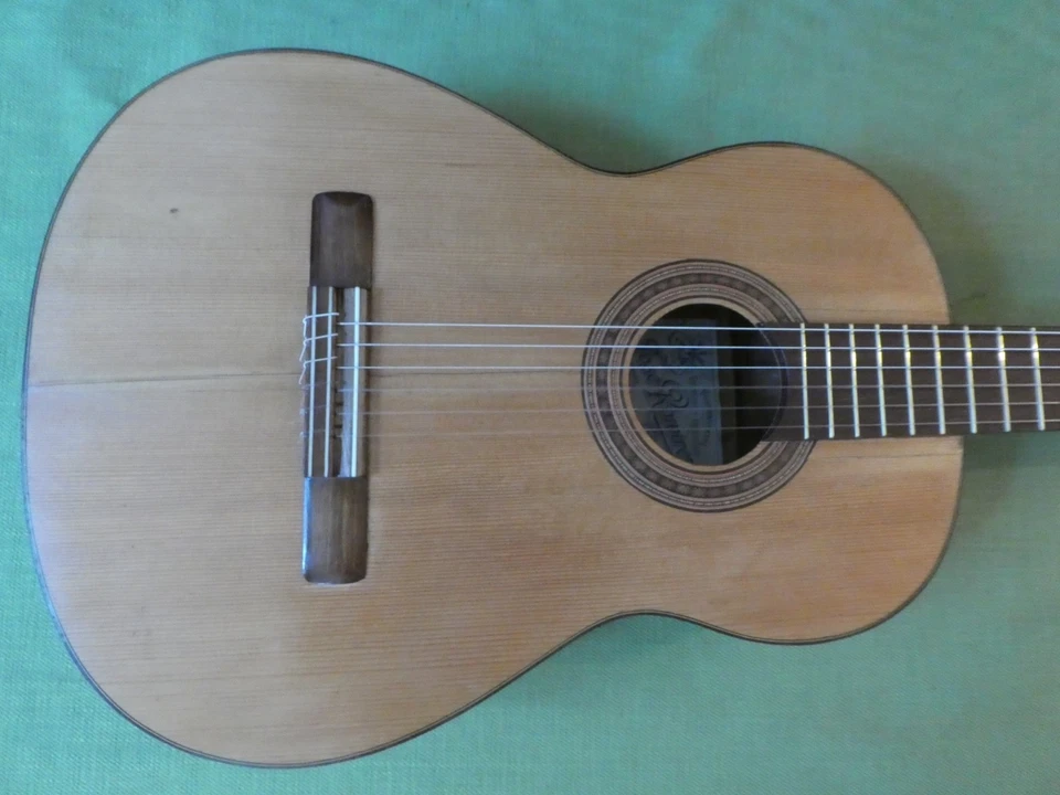 Chitarra da concerto Jose Ramirez - Immagine 2 di 4