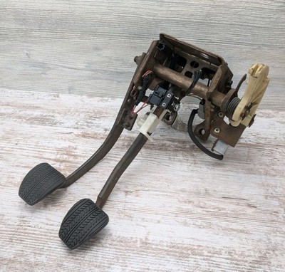 1996- 2004 Ford Mustang Clutch Brake Manual Pedal Assembly New Pedal Pads