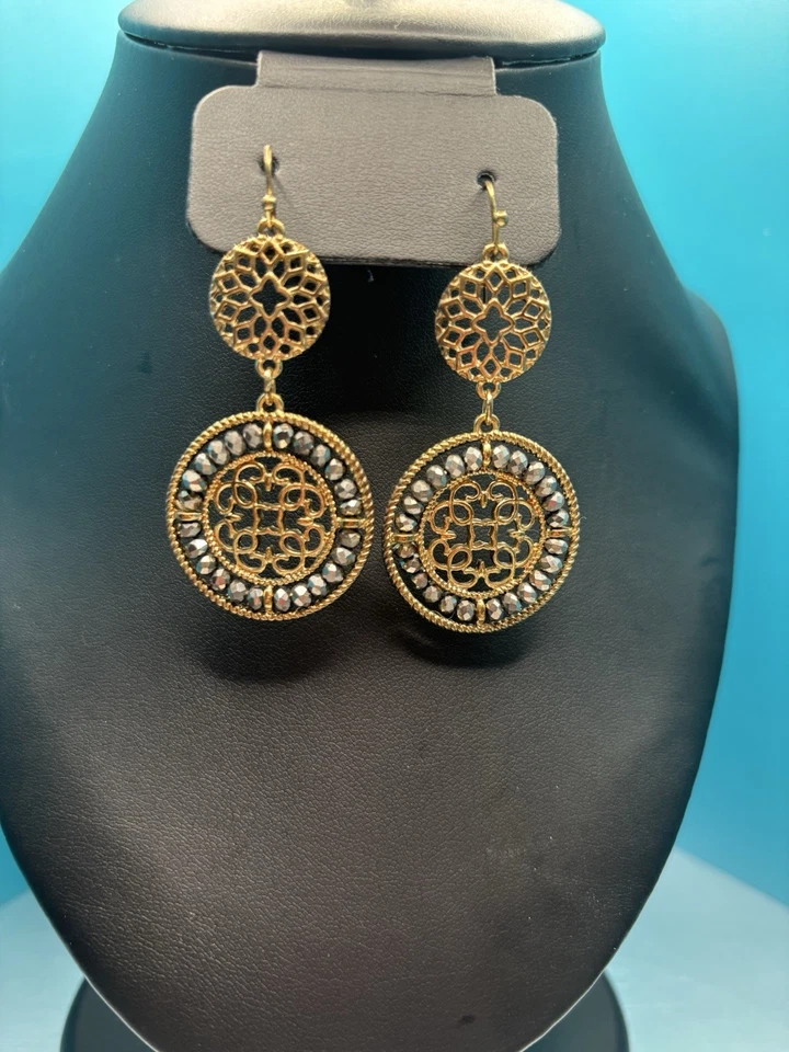 "Pendientes de filigrana y marcasita de 2"" en tono dorado" Foto 2 de 2