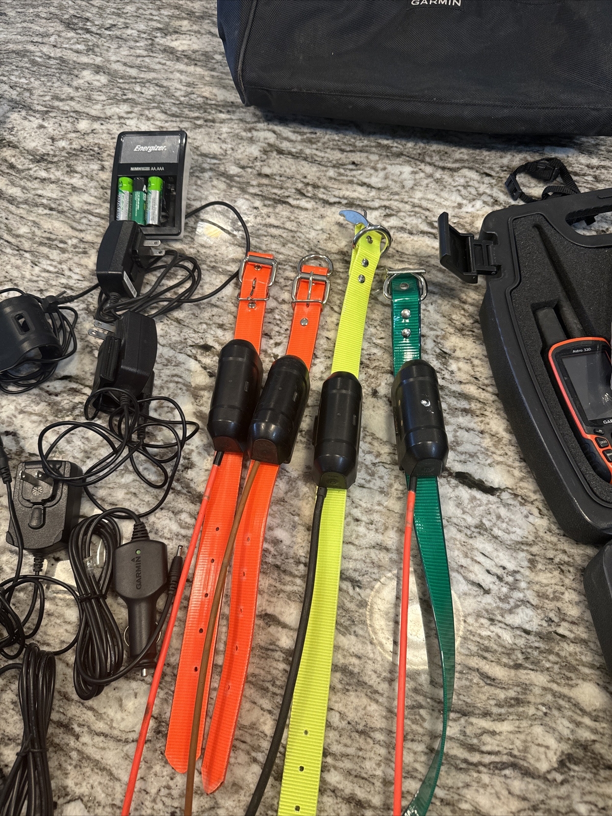 Garmin Astro 320 GPS & Astro 220, 4 DC40 Dog Tracking Collars! Bag And