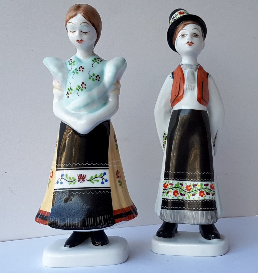 Pair 2 Porcelain Figures HOLLOHAZA HUNGARY Man Woman IN Garb Hand
