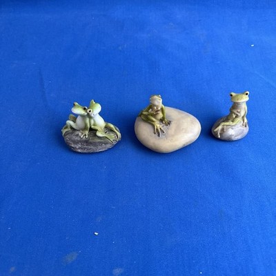 Lot Of 3 Frogs Sitting On Rocks 