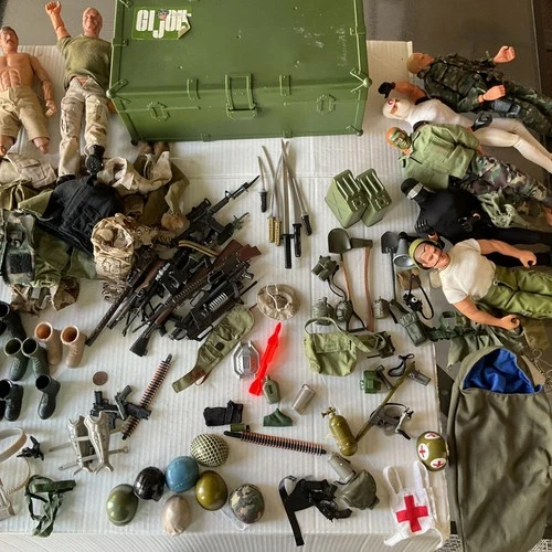 VINTAGE GI JOE  MASSIVE LOT  FIGURE WEAPONS CLOTHES PARTS & ACCESSORIES