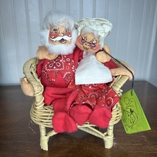 ANNALEE Mobility Mr.& Mrs SANTA CLAUS On Wicker Bench 1971 w/Tag Made in USA