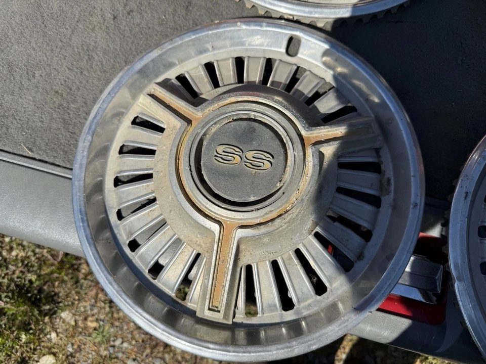 1965 1966 Chevrolet Chevelle Malibu 14"  Hubcaps Set Of 4 - Image 3 of 4