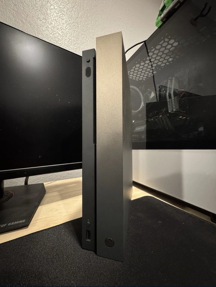 Consola Microsoft 1TB Xbox One X Gold Rush EDICIÓN LIMITADA SOLAMENTE Foto 3 de 4