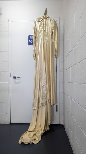 Elegant Antique SILK SATIN Champagne WEDDING ? DRESS , TRAINED Ivory 1920s Vtg - Picture 2 of 13