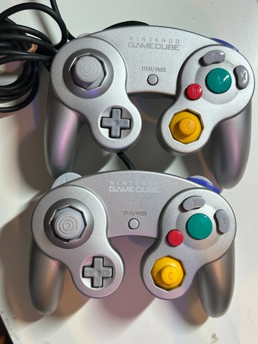 NINTENDO Game Cube SILVER 2 controllers JAPAN  GAMECUBE