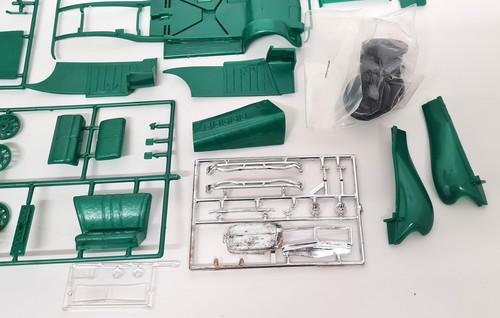 Pyro 1/32 Scale Vintage '32 Chrysler Imperial Roadster Plastic Model Kit 1967 - Picture 8 of 11