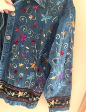 LIFE STYLES Vintage Heavily Embroidered Floral Denim Jacket Boho Medium buttons 