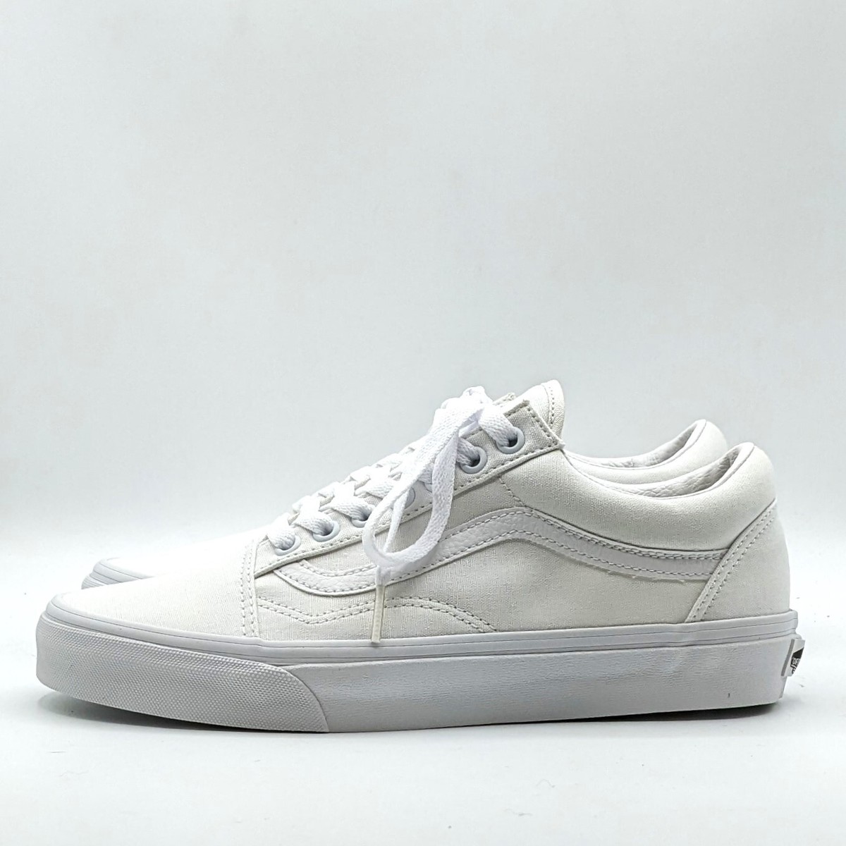 VANS “Old Skool” Unisex Side Stripe Lace-Up Sneaker (True