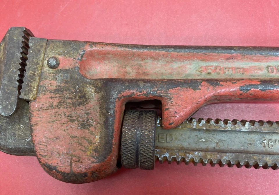 LLAVE DE TUBO DE ALTA RESISTENCIA HUSKY 18 pulgadas DOBLE ACCIONAMIENTO Foto 4 de 4