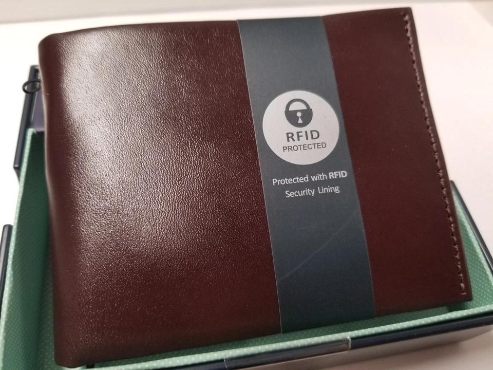 Cartera con estuche para tarjetas de cuero genuino marrón Perry Ellis para hombre Foto 2 de 4