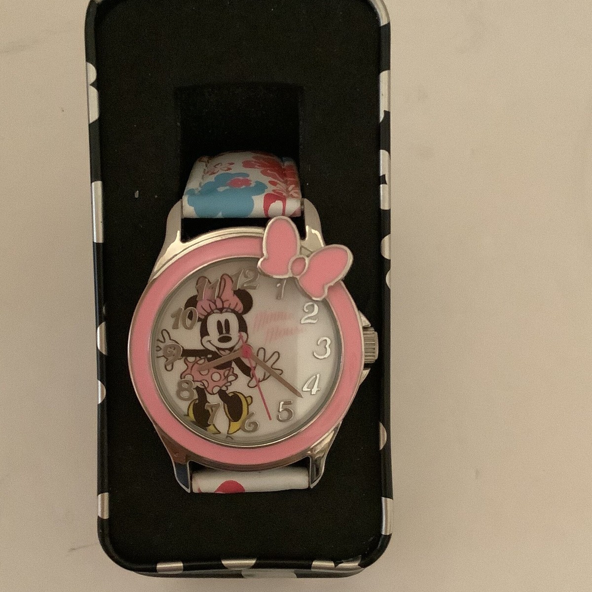 A Pink Minnie Mouse with a Pink Bow Watch Buy DISNEY Minnie Mouse Glitter Bow Clock Quartz Movement  main image 4