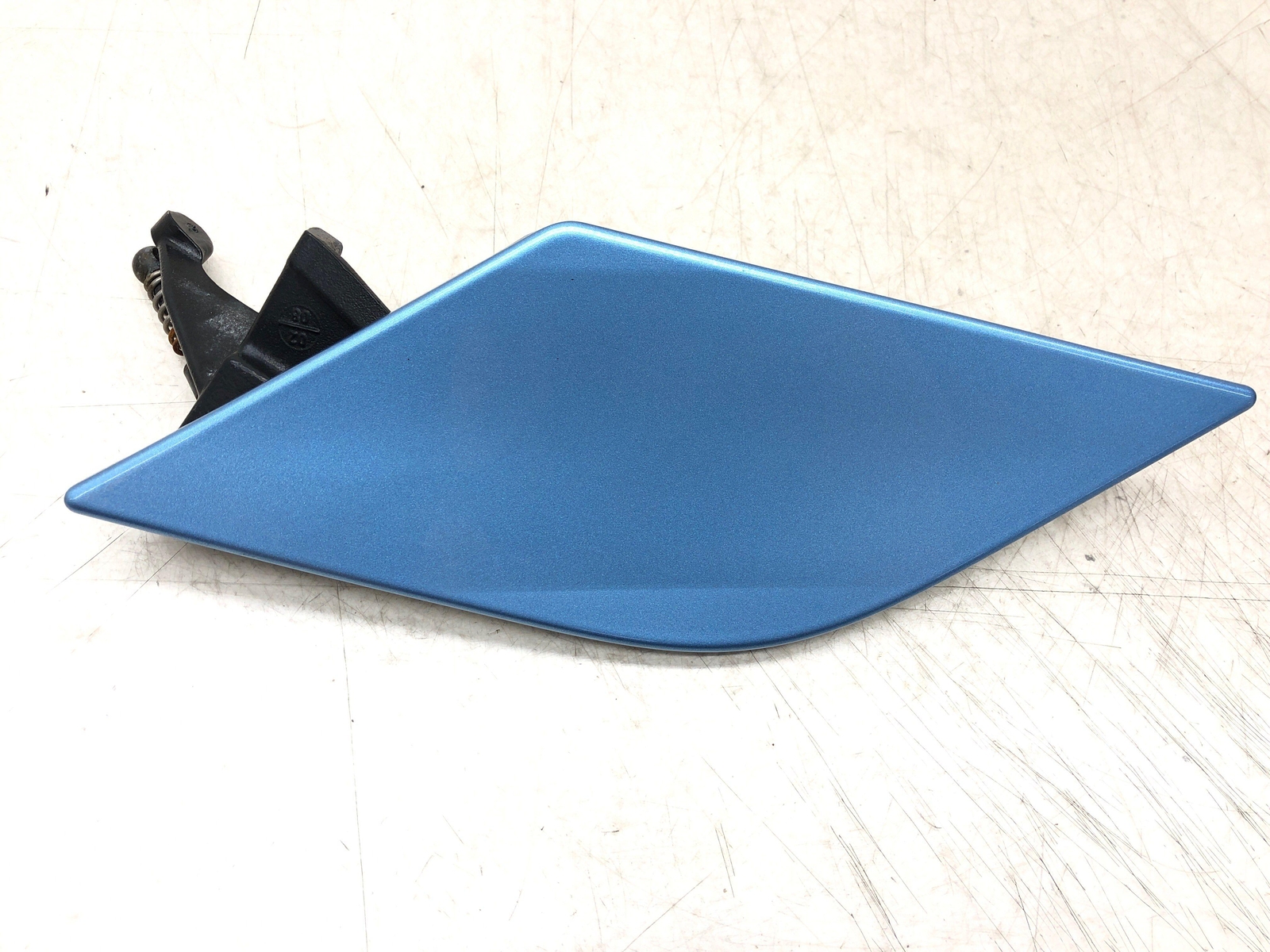 2009 ASTON MARTIN VANTAGE ROADSTER/CONVERTIBLE FUEL TANK FILLER DOOR OEM