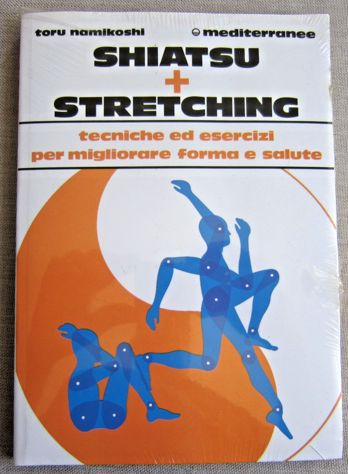 Libro Shiatsu Stretching Tecniche Esercizi per migliorare forma salute Namikoshi
