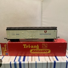 Triang Railways 00 Gauge R129 Refrigerator Car TR 2690 White Letters Red Shield