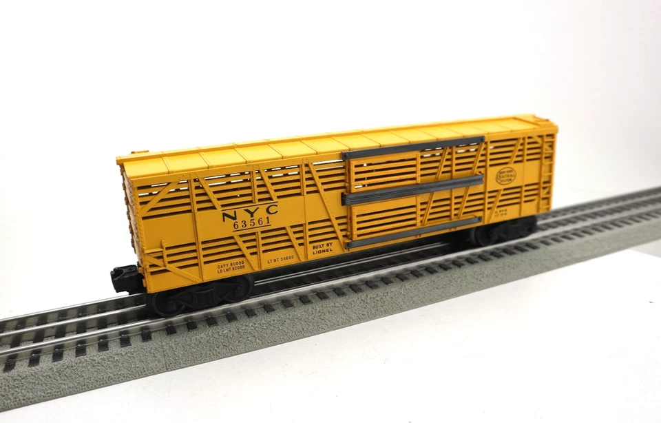 Lionel Post War, O, 6356 New York Central Stock Car in C-7 with Original box - Image 2 of 4