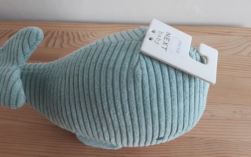 NEXT Piumino peluche morbido balena in velluto a coste verde grigio bambino nuovo con etichette - Foto 2 di 6