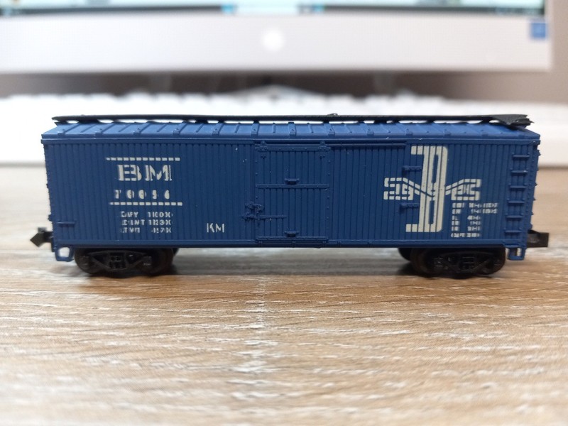 TRIX, N SCALE. 40' WOOD BOX CAR. B M. WITH METAL WHEELS.  FREE SHIPPING