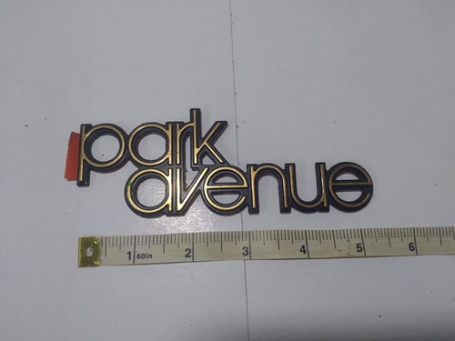 Buick Park Avenue Emblem Black and Gold Rear Quarter Panel 85 - 90  20348846 - Bild 2 von 3