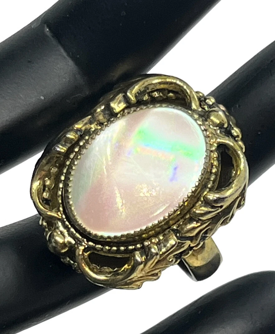 Whiting and Davis gold tone vintage mother of pearl ring size 5.5