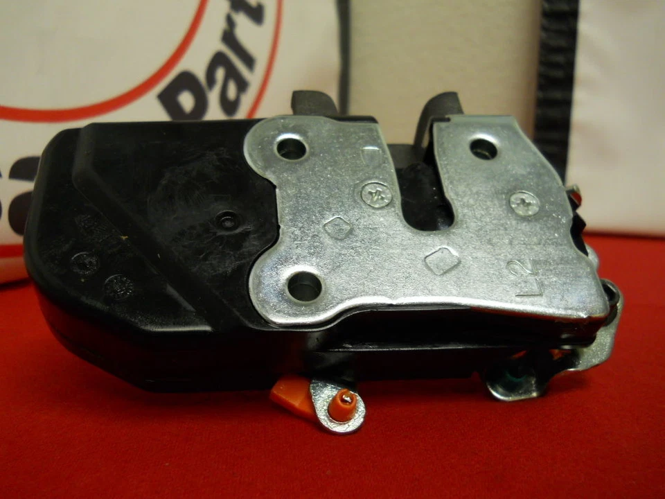 Actuador de pestillo de puerta del conductor izquierdo Dodge Ram 1500 2500 3500 4500 5500 OEM MOPAR Foto 3 de 4