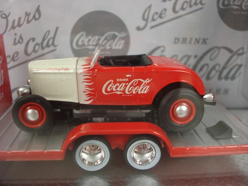 M2 Machines Coca-Cola 1956 Ford F-100 & 1932 Ford Roadster on Trailer 1/7200 - Picture 3 of 16