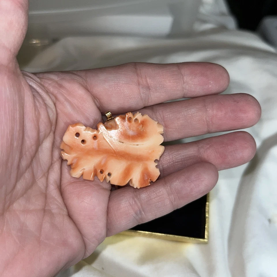 复古手工雕刻珊瑚鸟吊坠桃色至几乎红色 — 第 3/4 张图片