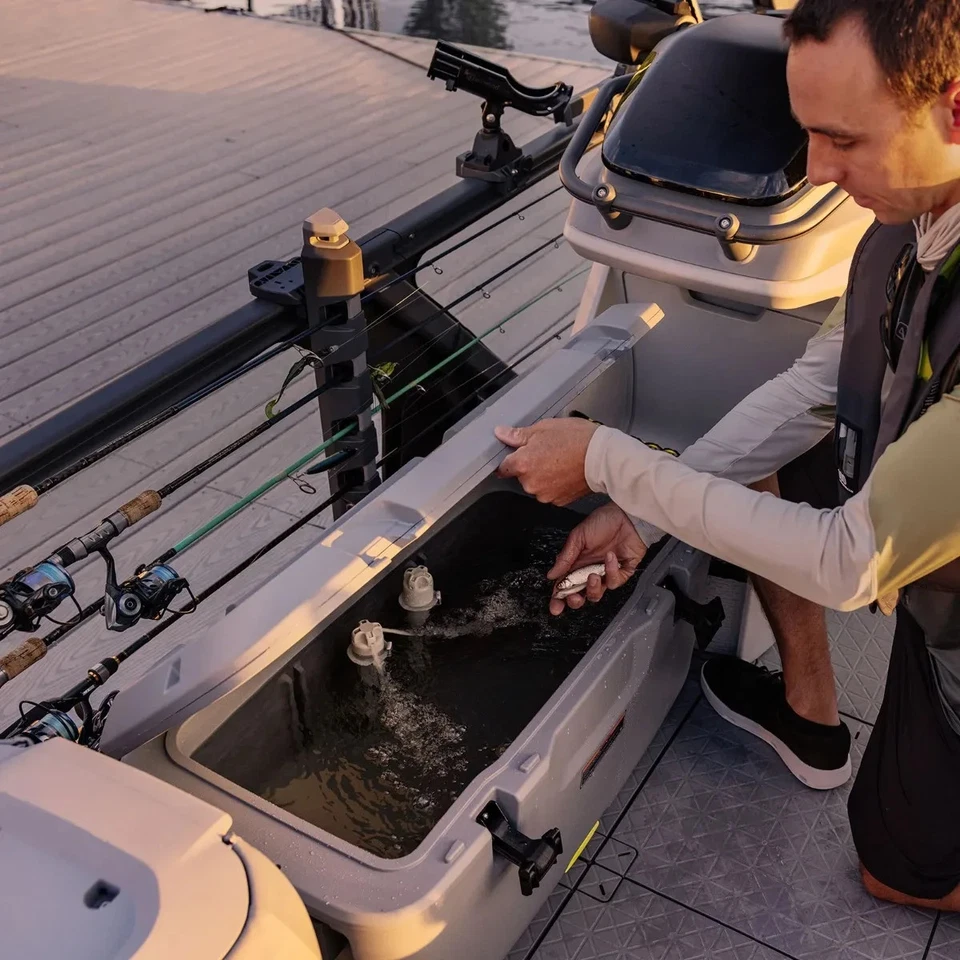 SEA-DOO SWITCH Conexión Rápida 18 US Gal (68 L) Enfriador para Interruptor Pontón 295101304 Foto 4 de 4