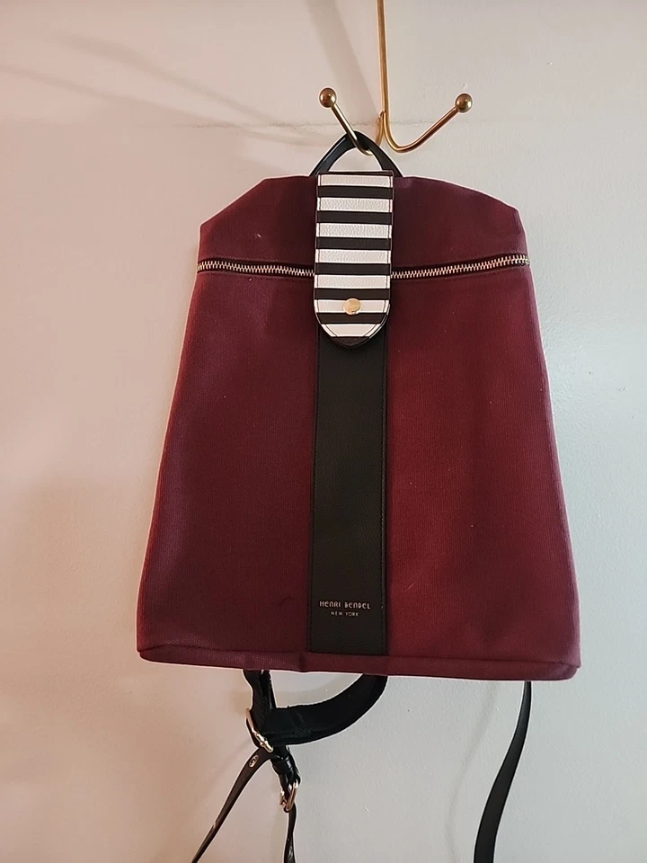 Bolso Bandolera HENRI BENDEL Edición Limitada Borgoña con Rayas Icónicas Foto 3 de 4