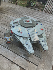 LEGO Star Wars 7190 Millenium Falcon w/mini figures + manual Year 1999