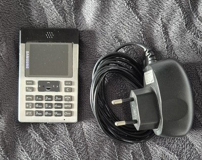Samsung SGH P300 Kreditkarte (SIM-Lock Free) GSM 2G MP 3 Band MP3 neue Batterie