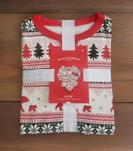 Wondershop Kids 2 piece family sleep set Sz 3T Christmas PJ's W/Christmas Socks