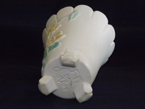 Maceta/Florero Weller Pottery EE. UU. Ramo 7 3/4" con patas - Imagen 4 de 4