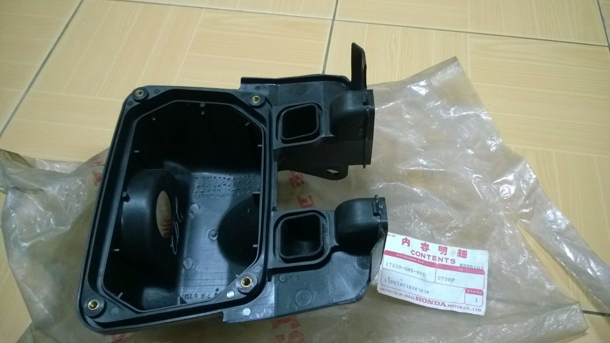 Honda Dream C100 C70KF Case Air Cleaner NEW Genuine Thailand Honda Dream C100 C70KF Case Air Cleaner NEW Genuine Thailand