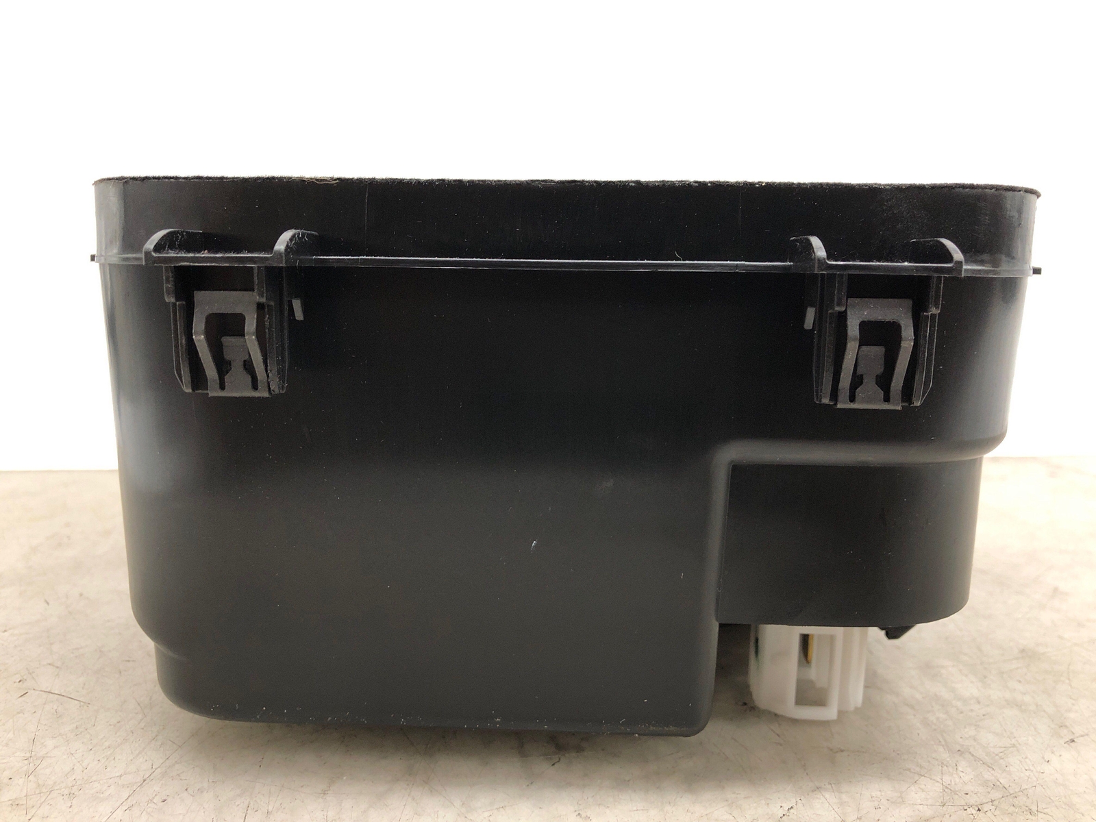 2016-2020 BENTLEY BENTAYGA CONSOLE STORAGE W/POWER & USB AUX OUTLET 36A864981A