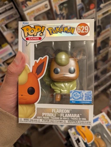 Funko Pop! Vinyl: Pokémon - Flareon (Pearlescent) - Pokemon Center (Exclusive)