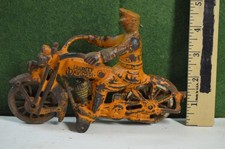 cast iron Harley Davidson motorcycle, 7 1/4", made 1939, missing trainer wheels
