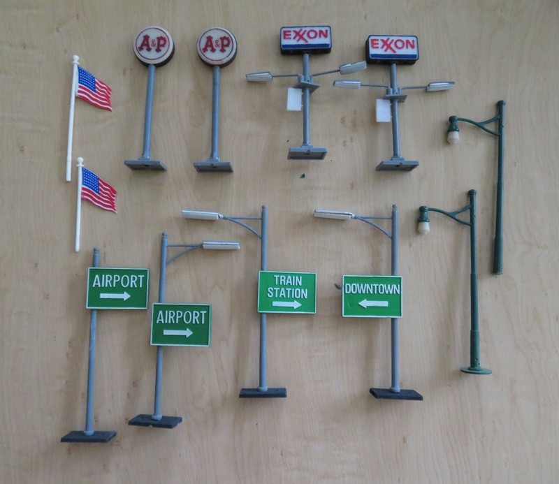 Lionel Train Landscaping poles, lot of 12